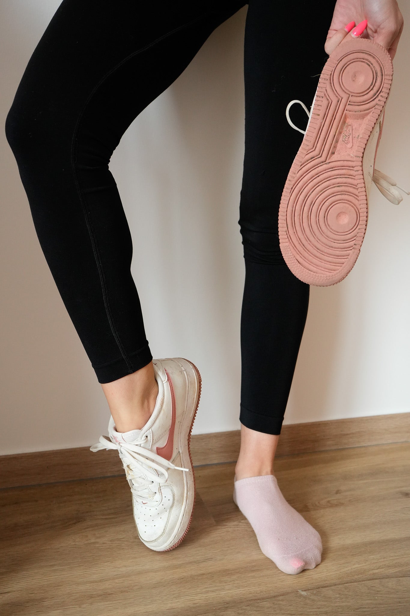 AirForce | weiß mit dunkelrosanem Nikezeichen | sehr stark getragen